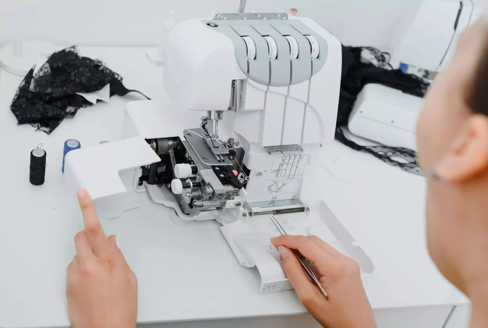 1:1 sewing lessons - get to know your overlocker